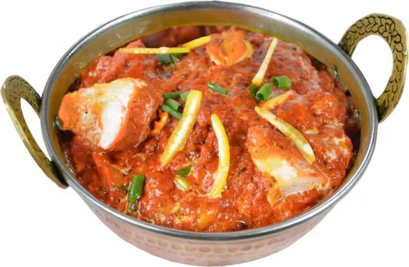 銅鍋に入ったチキンカレー